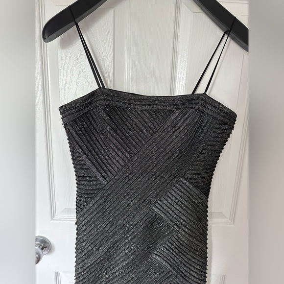 🪩Perfect Wedding guest Dress🪩 - Picture 3 of 5